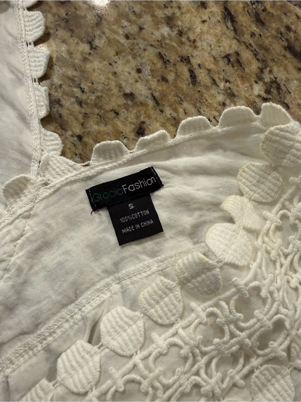 Gracia White Embroidered V-Neck Tunic Top size small - Picture 6 of 6